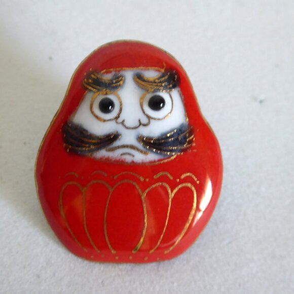 NEW JAPANESE JAPAN LUCKY DARUMA COLLECTIBLE GOLD ENAMEL LAPEL PIN - Picture 1 of 7